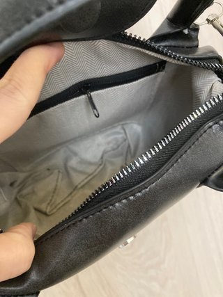 Bolso negro elegante con asa y bandolera