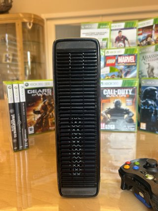 Xbox 360 Slim 500GB + 2 mandos + 30  juegazos