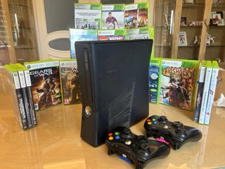 Xbox 360 Slim 500GB + 2 mandos + 30  juegazos
