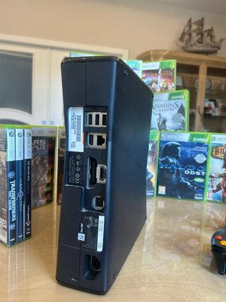 Xbox 360 Slim 500GB + 2 mandos + 30  juegazos