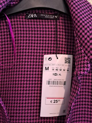 Blusa, con etiqueta de Zara
