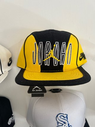Gorra Jordan remix 40€