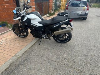 BMW F800R Naked Negra y Blanca