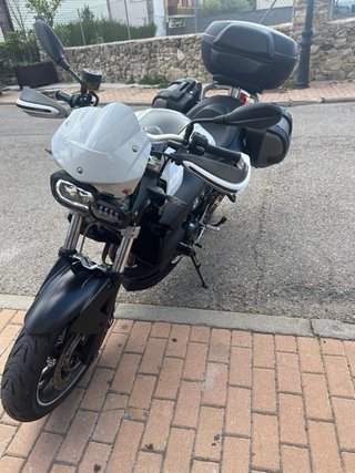 BMW F800R Naked Negra y Blanca