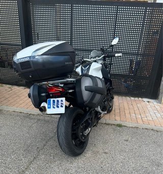 BMW F800R Naked Negra y Blanca