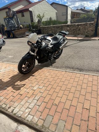 BMW F800R Naked Negra y Blanca