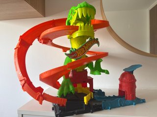 Pista Hot Wheels Dinosaurio