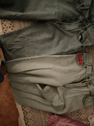 Pantalones vaqueros desgastados
