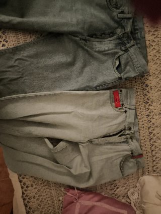 Pantalones vaqueros desgastados