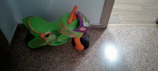 Moto correpasillos verde