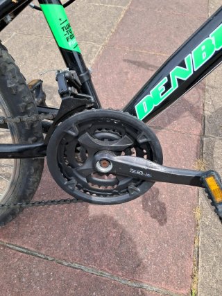 Bicicleta Montaña Negra y Verde, 24".