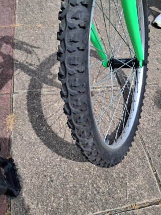 Bicicleta Montaña Negra y Verde, 24".
