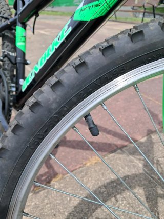 Bicicleta Montaña Negra y Verde, 24".