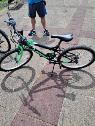 Bicicleta Montaña Negra y Verde, 24".