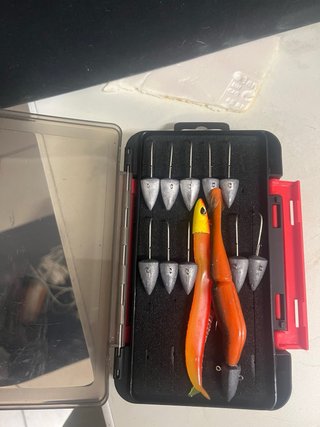 Caja de señuelos de pesca