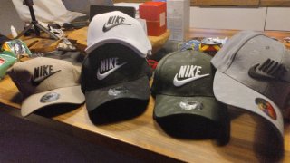 Berretto Nike bianco con logo nero