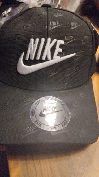 Berretto Nike bianco con logo nero