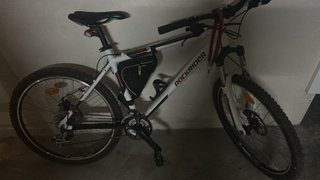 Bicicleta Rockrider blanca y negra