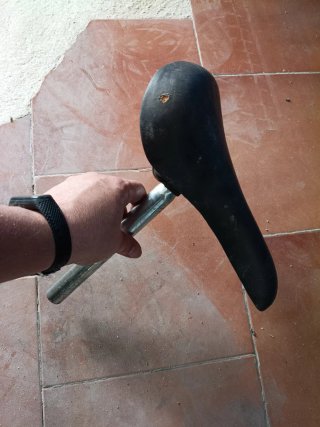 Sillín de bicicleta negro
