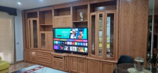 Mueble de salón madera y cristal