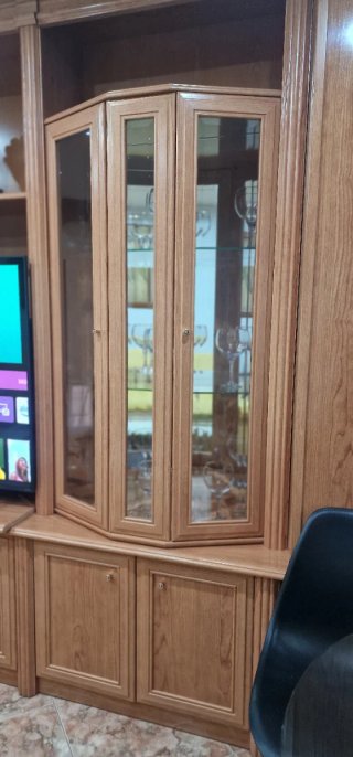 Mueble de salón madera y cristal