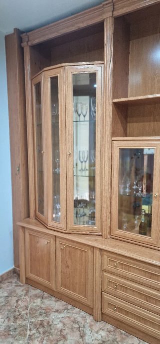 Mueble de salón madera y cristal