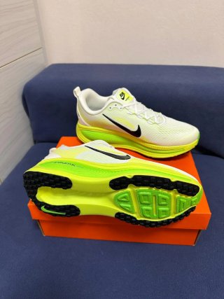 Nike Vomero 18 NUOVE