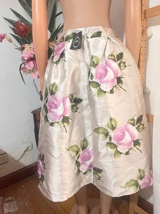 Falda de fiesta floral beige y rosa