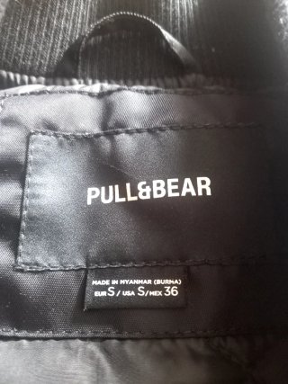 Cazadora Bomber Pull & Bear Negra y Blanca