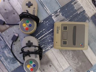 Nintendo SNES Mini + mandos + cables