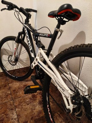 Bicicleta de montaña doble suspensión
