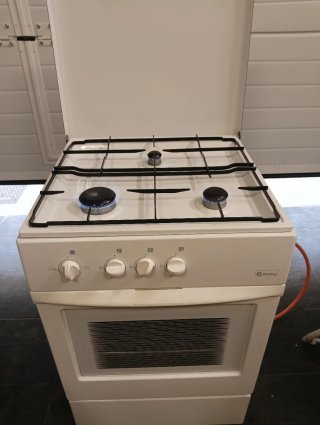 Cocina de gas butano mide 86 x54x54 no negociable