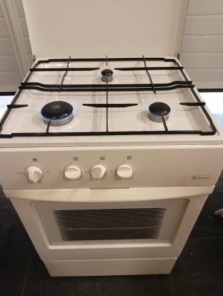 Cocina de gas butano mide 86 x54x54 no negociable