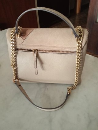 Bolso de mano blanco y beige