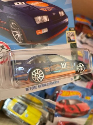 Hot Wheels '87 Ford Sierra Cosworth Retro Racers