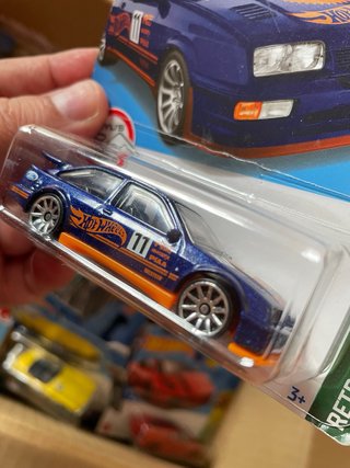 Hot Wheels '87 Ford Sierra Cosworth Retro Racers
