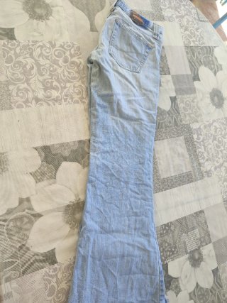Pantalón vaquero campana azul stradivarius