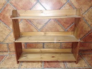 Estantería madera y botellero