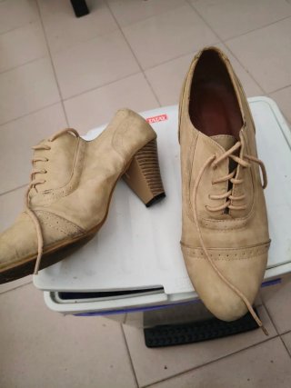 Zapatos de vestir beige