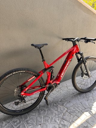 Bicicleta eléctrica Berria Roja talla L