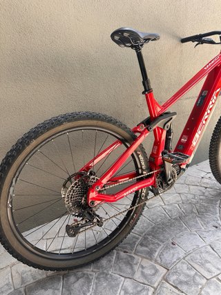 Bicicleta eléctrica Berria Roja talla L