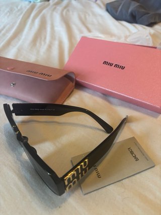 Ulleres de sol Miu Miu negres + funda i caixa