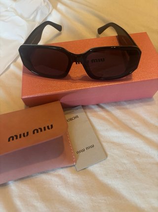 Ulleres de sol Miu Miu negres + funda i caixa