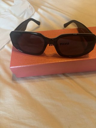 Ulleres de sol Miu Miu negres + funda i caixa