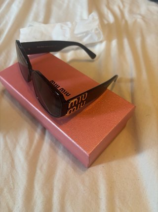Ulleres de sol Miu Miu negres + funda i caixa