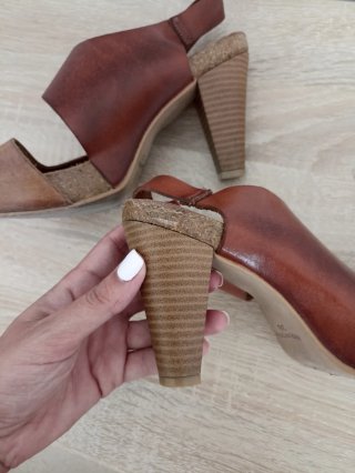 Tacones piel 39 cómodos.