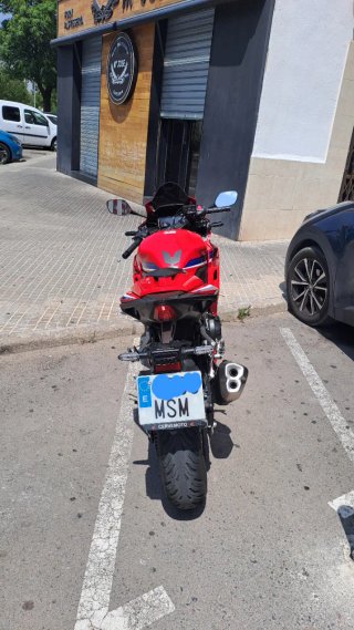 Honda CBR500R año 2024 - buen estado