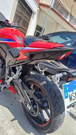 Honda CBR500R año 2024 - buen estado