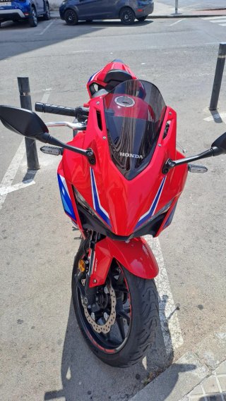 Honda CBR500R año 2024 - buen estado