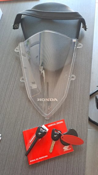 Honda CBR500R año 2024 - buen estado